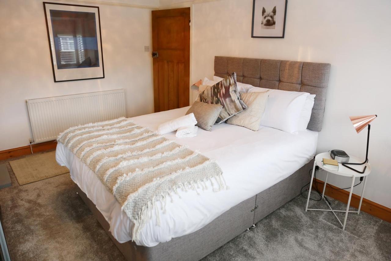 Lions Den - Zoo Accommodation Chester Bagian luar foto