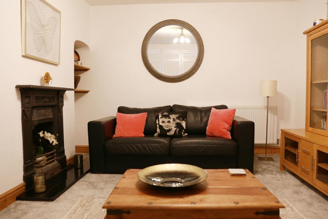 Lions Den - Zoo Accommodation Chester Bagian luar foto