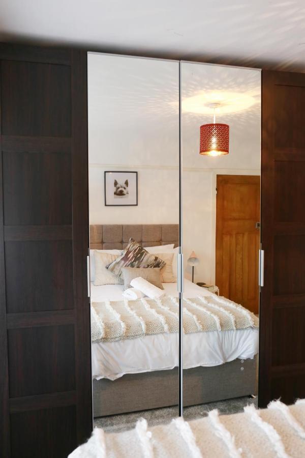 Lions Den - Zoo Accommodation Chester Bagian luar foto